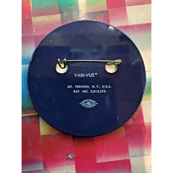 1970'S VARI VUE- ITT -BIG BLUE MARBLE- 2 PHASE LENTICULAR FLICKER PIN NOS HTF - Picture 3 of 3